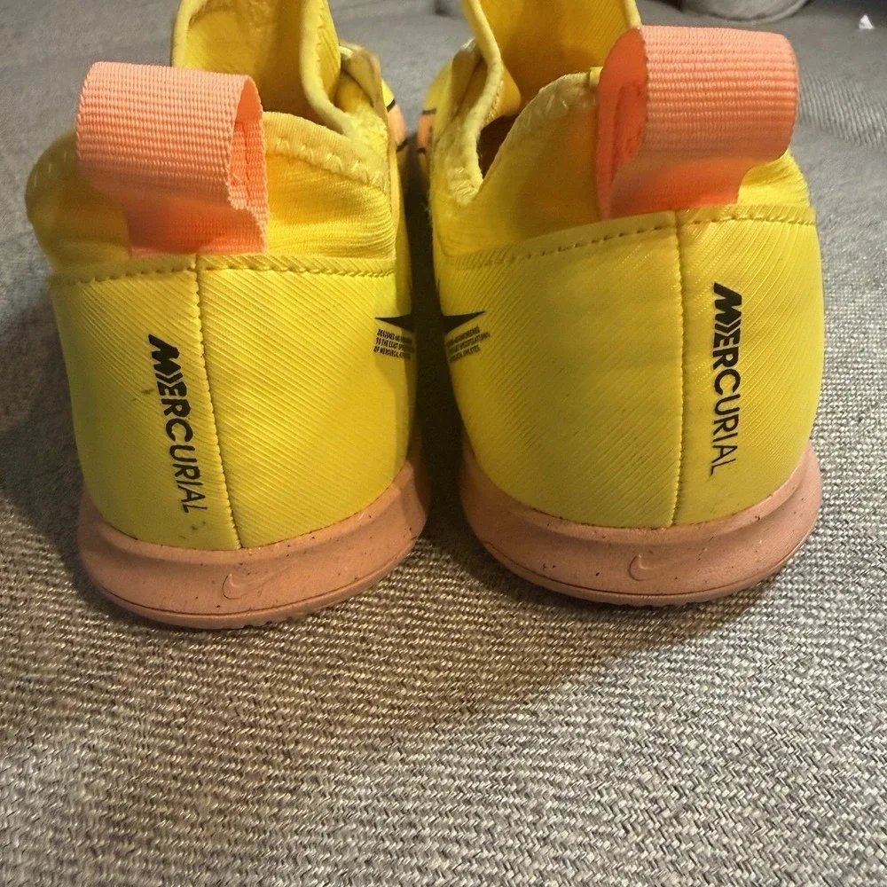 Nike Air Zoom Mercurial Turf Soccer Shoes Volt Pink Youth 5Y Cleats